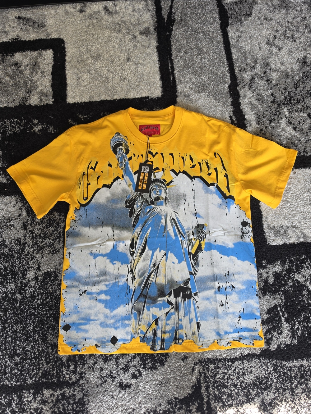 Yellow Statue of Liberty Graphic Tee - Men's Short Sleeve